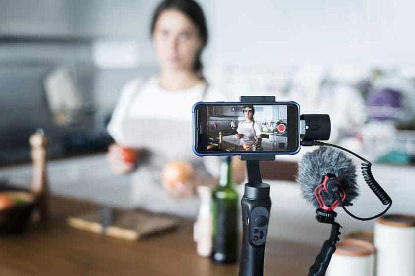 Female vlogger Ideas for becoming an Influencer - Vlogger