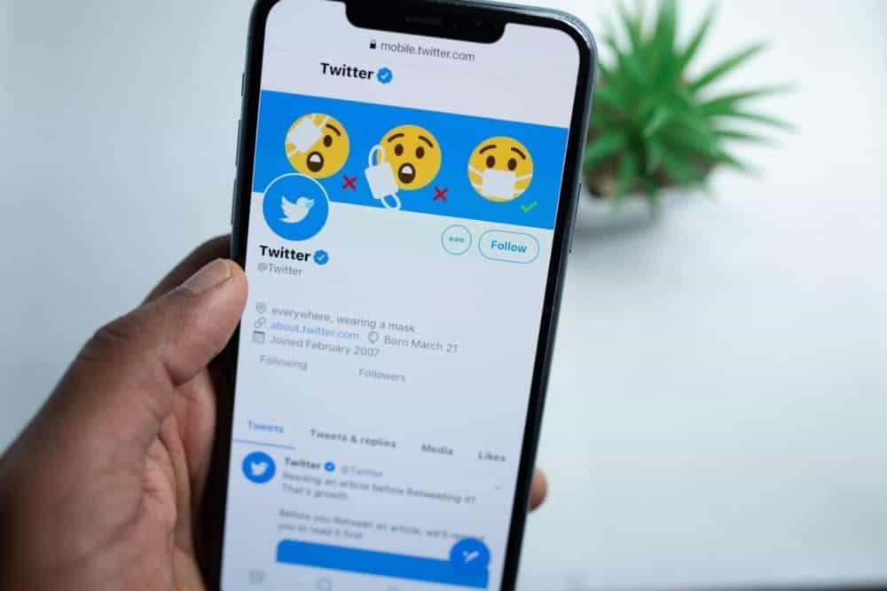 ¿Cómo organizar un chat en Twitter? (Guía 2022)
