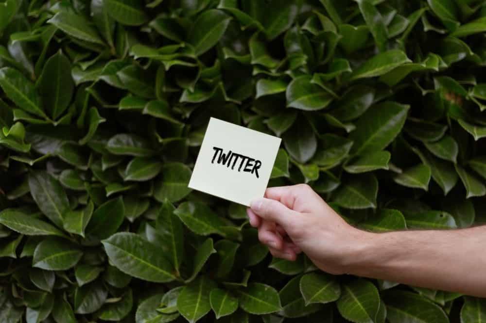 ¿Cómo organizar un chat en Twitter? (Guía 2022)